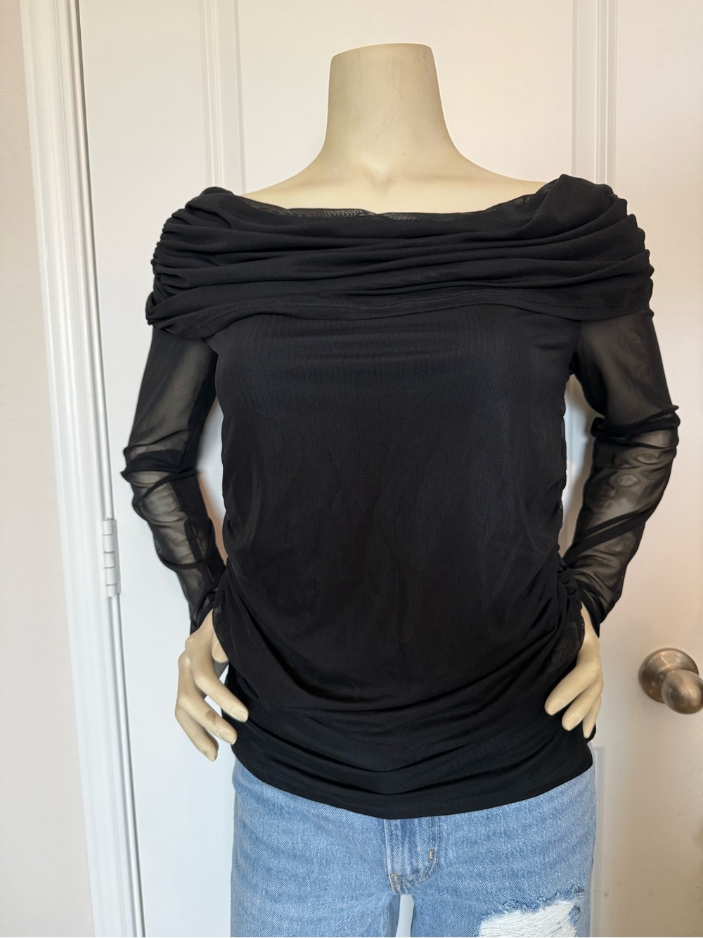 BNWT Abercrombie & Fitch Black Long-Sleeve Off-The-Shoulder Mesh Top